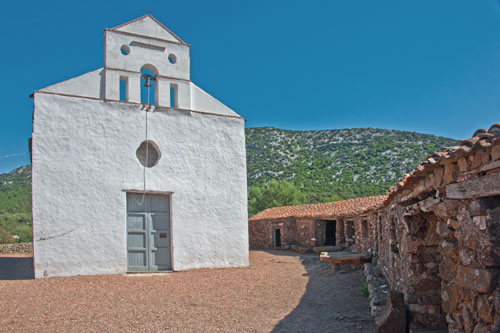 Su Golgo, Church of San Pietro