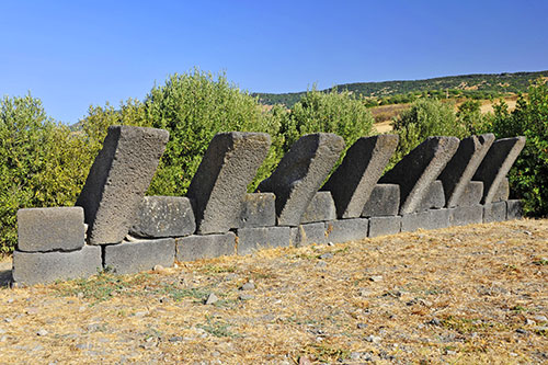 Nuraghe Su Nuraxi, Cantilever Stones